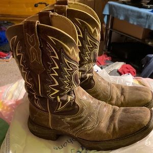 I am selling a pair of Durango boots size 8 and purple color